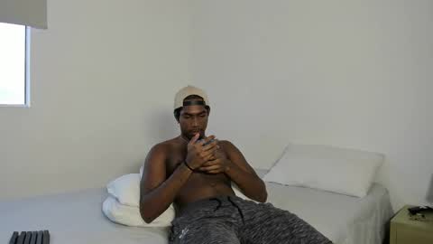 Snapshot of thenewclass chatting on 10.22.25 Andriw and Maiol online show from 10.22.25