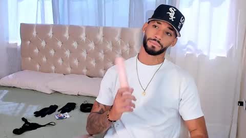 Theo Sky online show from 09.11.25