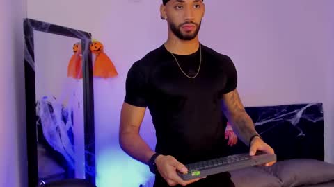 Theo Sky online show from 10.30.25