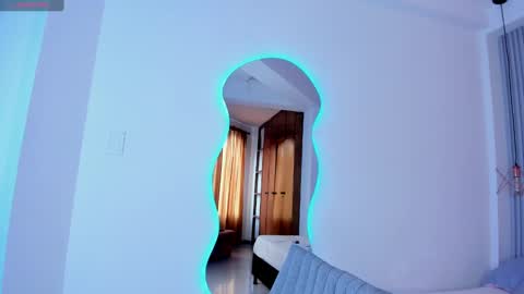 Snapshot of theohawke_ chatting on 01.04.25 THEO- MATEO online show from 01.04.25