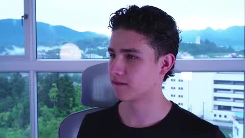 Snapshot of theohawke_ chatting on 02.11.25 THEO- MATEO online show from 02.11.25