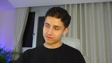 Snapshot of theohawke_ chatting on 03.07.25 THEO- MATEO online show from 03.07.25