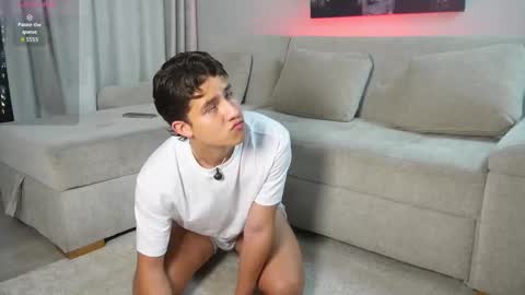 Snapshot of theohawke_ chatting on 11.05.25 THEO- MATEO online show from 11.05.25