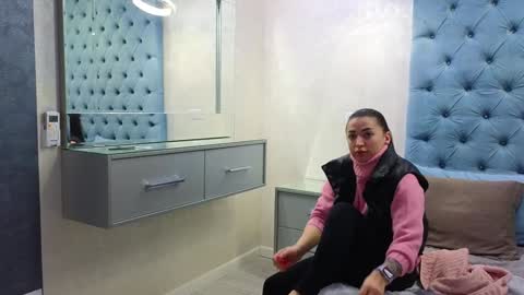 Snapshot of theowonder chatting on 01.14.25 Theowonder online show from 01.14.25