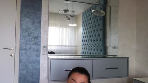 Snapshot of theowonder chatting on 01.15.25 Theowonder online show from 01.15.25