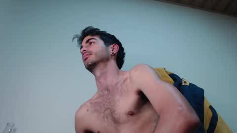 Snapshot of therazhanen chatting on 02.05.26 Santiago Enrique online show from 02.05.26