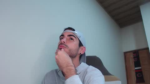 Snapshot of therazhanen chatting on 02.07.26 Santiago Enrique online show from 02.07.26