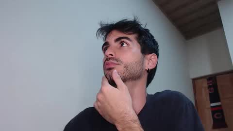 Snapshot of therazhanen chatting on 02.18.26 Santiago Enrique online show from 02.18.26