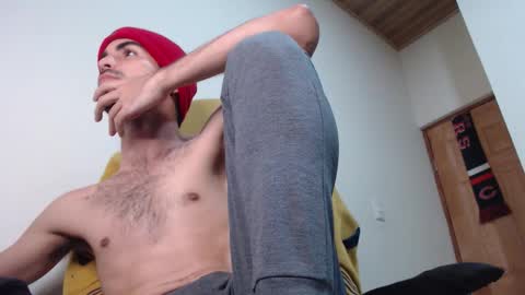 Snapshot of therazhanen chatting on 02.19.26 Santiago Enrique online show from 02.19.26