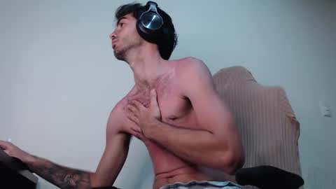 Snapshot of therazhanen chatting on 02.24.26 Santiago Enrique online show from 02.24.26