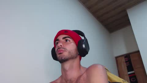 Snapshot of therazhanen chatting on 02.27.26 Santiago Enrique online show from 02.27.26