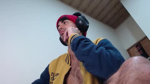 Snapshot of therazhanen chatting on 03.03.26 Santiago Enrique online show from 03.03.26