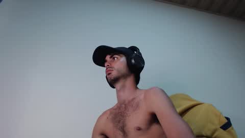 Snapshot of therazhanen chatting on 03.04.26 Santiago Enrique online show from 03.04.26