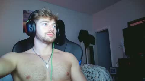 Snapshot of thereonfitt chatting on 11.03.25 thereonfitt online show from 11.03.25