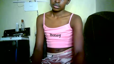 Snapshot of therry_heart chatting on 05.24.26 hearty online show from 05.24.26