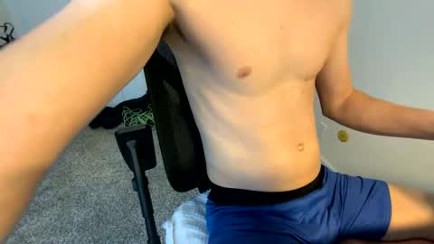 Snapshot of therunnerboy chatting on 05.17.26 therunnerboy online show from 05.17.26