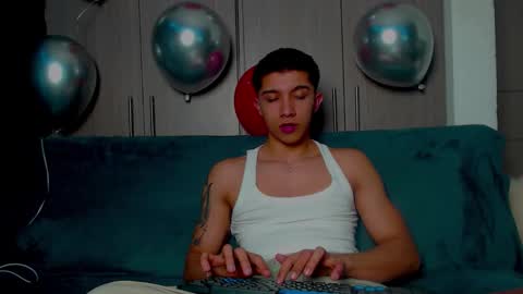 Snapshot of thesaint_xxx chatting on 10.04.25 thesaint_xxx online show from 10.04.25