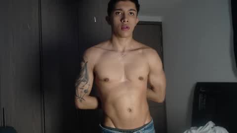 Snapshot of thesaint_xxx chatting on 10.18.25 thesaint_xxx online show from 10.18.25