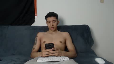 Snapshot of thesaint_xxx chatting on 11.05.25 thesaint_xxx online show from 11.05.25