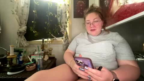 Snapshot of thesashadomme chatting on 12.19.24 The Sasha Domme online show from 12.19.24