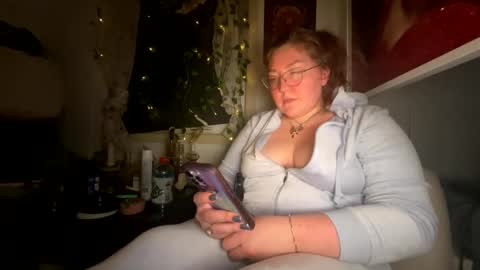 Snapshot of thesashadomme chatting on 12.22.24 The Sasha Domme online show from 12.22.24