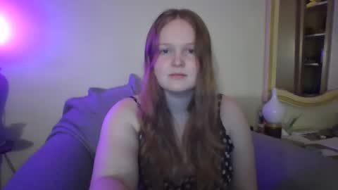 Snapshot of thestrawberrycreme chatting on 12.26.24 thestrawberrycreme online show from 12.26.24