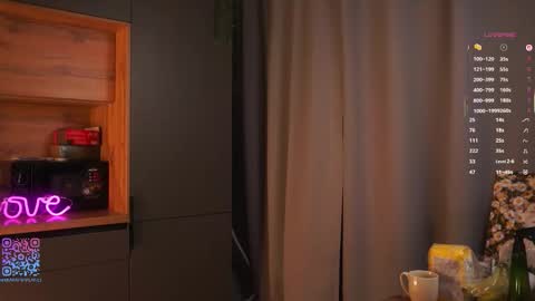 Mia online show from 10.29.25