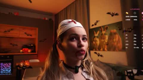 Mia online show from 10.31.25