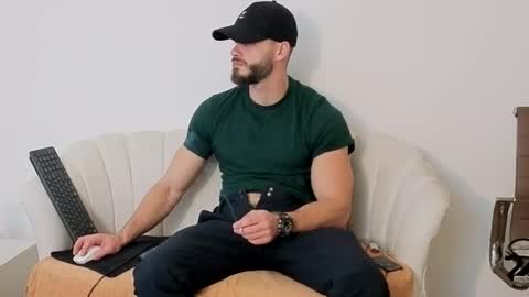 Snapshot of thetop200 chatting on 11.14.25 TheTop online show from 11.14.25