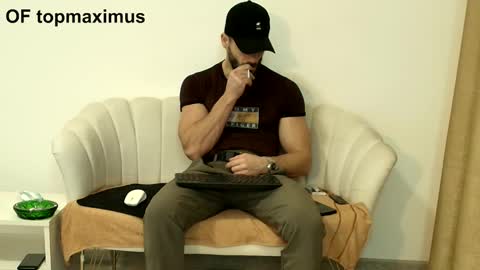 Snapshot of thetop200 chatting on 11.25.25 TheTop online show from 11.25.25