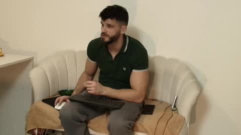 Snapshot of thetop200 chatting on 12.03.25 TheTop online show from 12.03.25