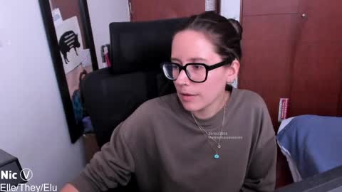 Snapshot of thetropicalseduction chatting on 04.30.26 Nicole online show from 04.30.26