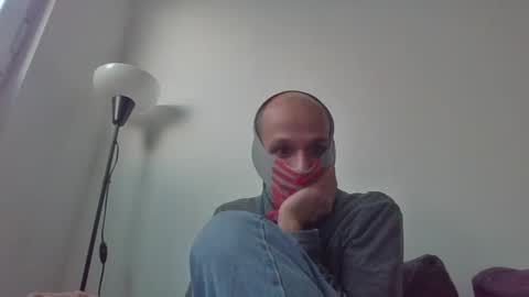 Snapshot of thetubedscarfguy chatting on 02.23.25 Scarf guy online show from 02.23.25