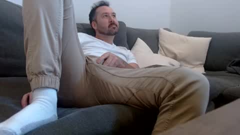 Snapshot of theuncutguy69 chatting on 10.03.25 theuncutguy69 online show from 10.03.25