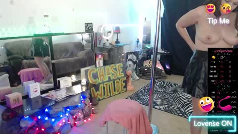 Snapshot of thewildechase chatting on 09.11.25 Chase online show from 09.11.25