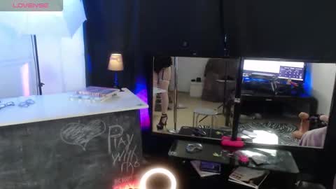 Snapshot of thewildechase chatting on 09.19.25 Chase online show from 09.19.25