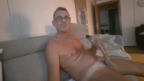 Snapshot of thhe13 chatting on 12.23.24 thhe13 online show from 12.23.24