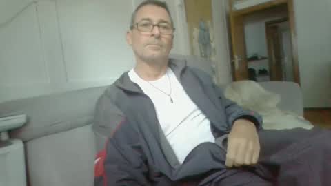 Snapshot of thhe13 chatting on 12.28.24 thhe13 online show from 12.28.24