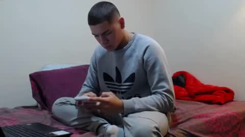 Snapshot of thiago_hot_boy chatting on 12.17.24 Thiago independent model online show from 12.17.24