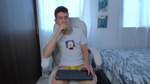 Snapshot of thiago_james69 chatting on 09.29.25 Manuel online show from 09.29.25