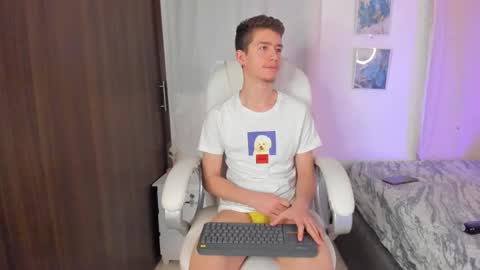 Snapshot of thiago_james69 chatting on 10.13.25 Manuel online show from 10.13.25