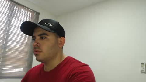 Snapshot of thiagohot_xx chatting on 12.03.25 Thiago online show from 12.03.25