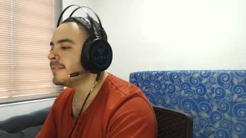 Snapshot of thiagohot_xx chatting on 12.18.25 Thiago online show from 12.18.25