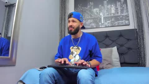 Thia Gomez online show from 12.04.24