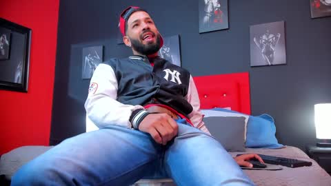 Thia Gomez online show from 01.20.25