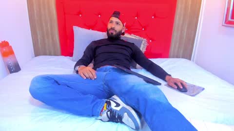 Thia Gomez online show from 01.24.25