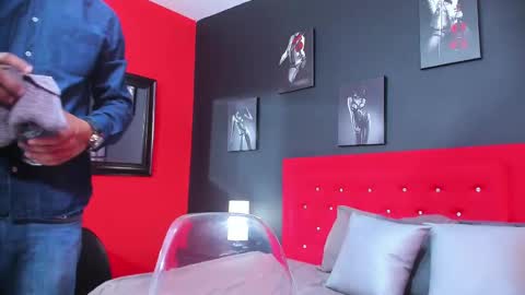 Thia Gomez online show from 03.08.25