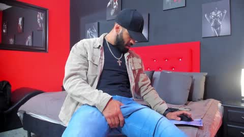 Thia Gomez online show from 09.10.25