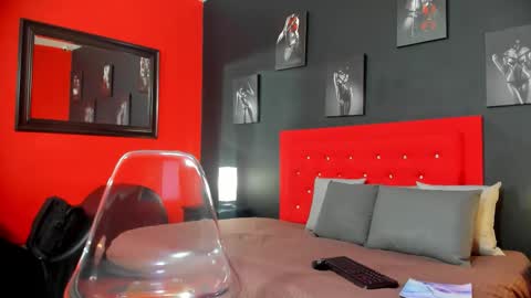 Thia Gomez online show from 09.11.25