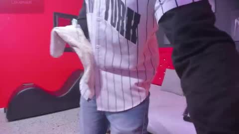 Thia Gomez online show from 12.19.25